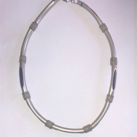 Jewelry - Elegant Silver Tone Boho Necklace